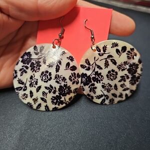 Seashell Earrings Floral Patterned Purple & White MOTHER OF PEARL New